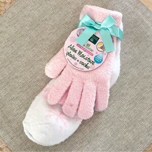 Earth Therapeutics Aloe Moisture Gloves and Socks Set
